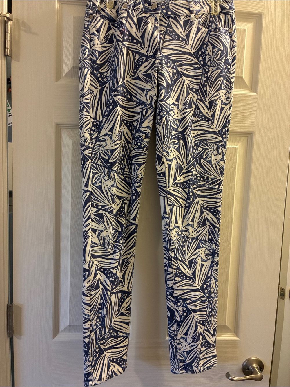 J McLaughlin Women’s Blue & White Printed Cropped Jeans